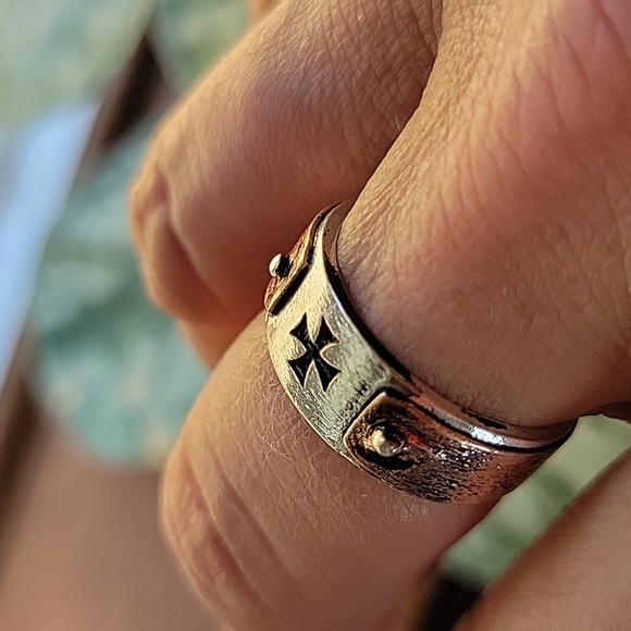 Rustic Western Cross Ring - Picture 9 of 10